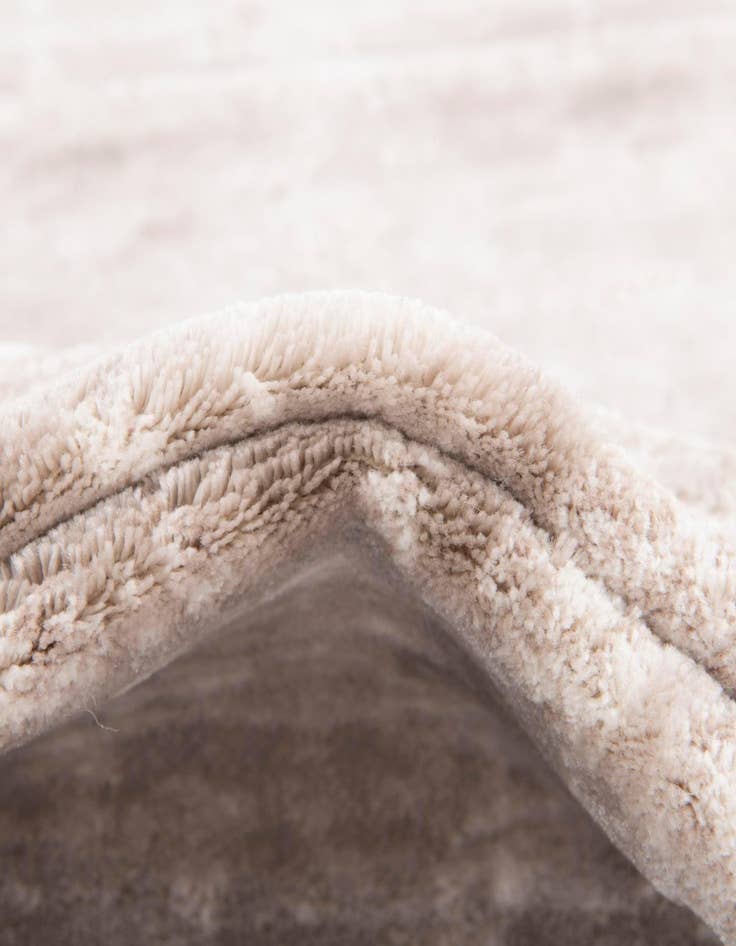 Detail image of Jill Zarin 5' 3 x 5' 3 Uptown Lexington Avenue Round Rug