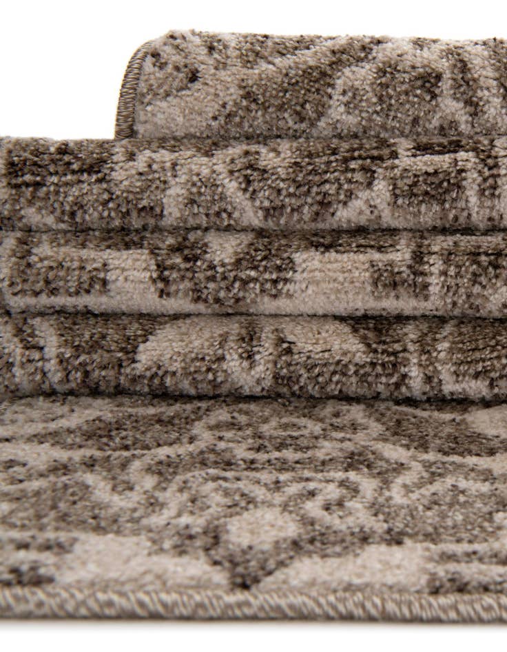 Detail image of 2' 7 x 10' Diana Runner Rug