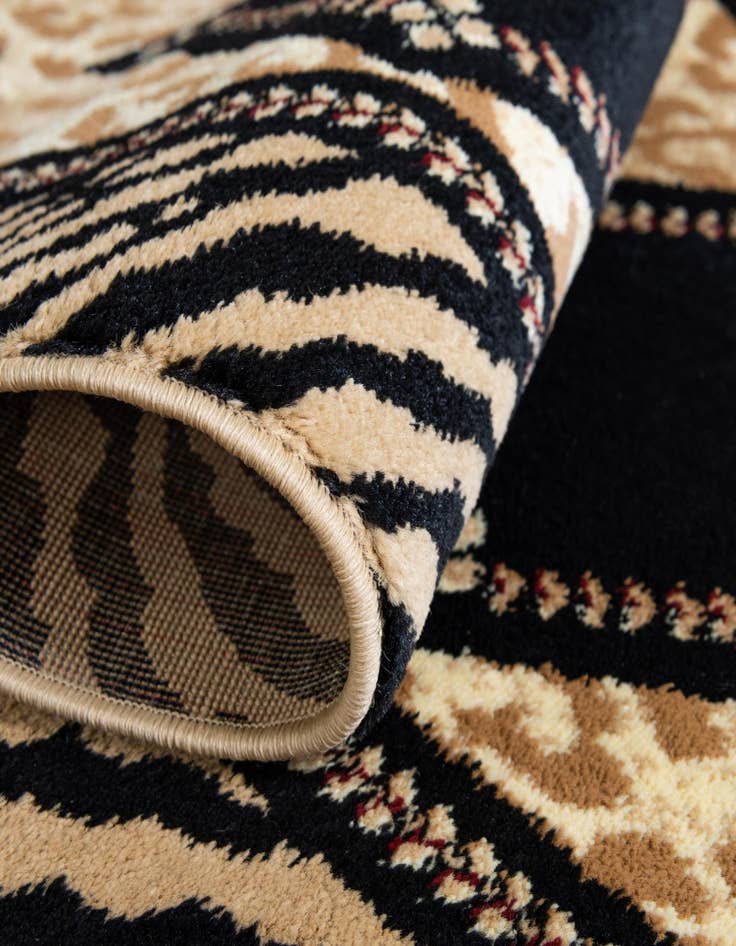 Detail image of 2' 7 x 10' Savannah Runner Rug