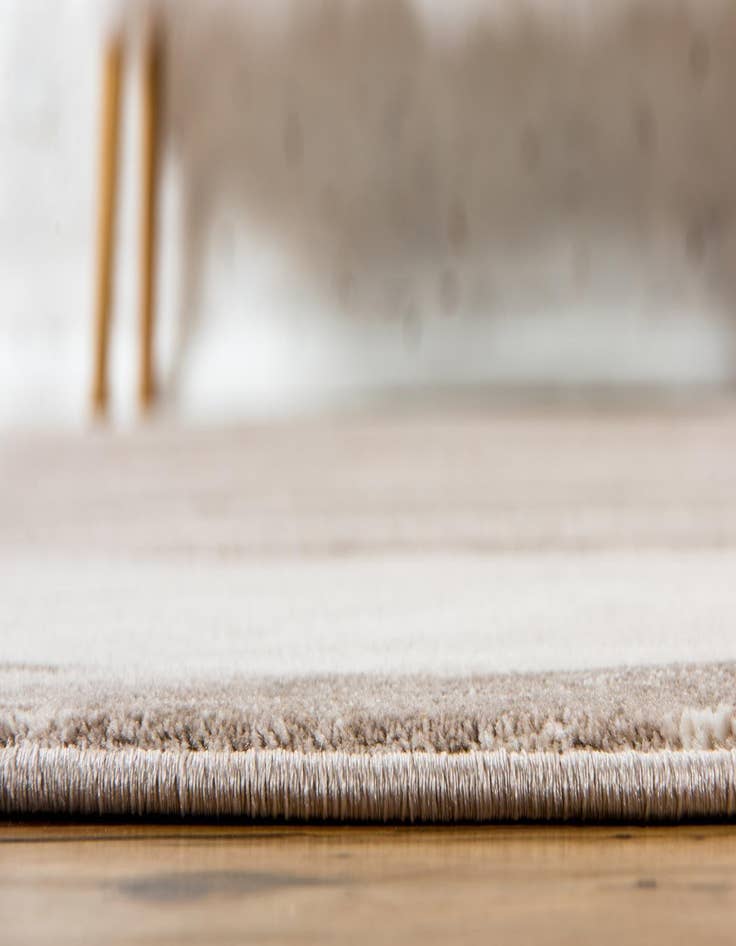 Detail image of Jill Zarin 2' 2 x 6' Uptown Runner Rug