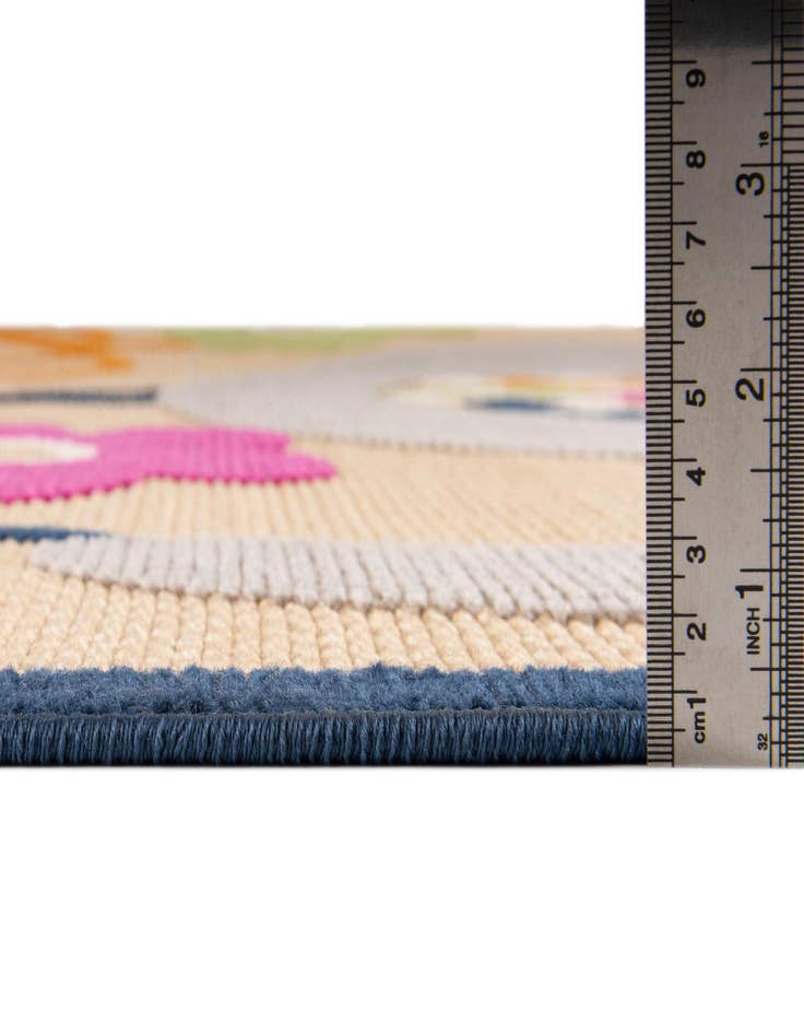 Detail image of  5' 3 x 7' 7  Washable  Indoor / Outdoor Rug