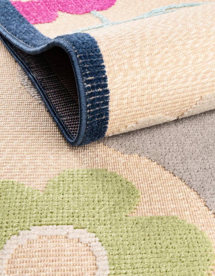 Detail image of  5' 3 x 7' 7  Washable  Indoor / Outdoor Rug