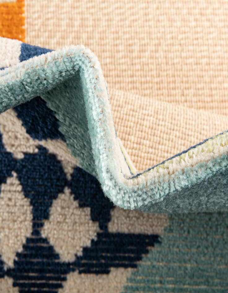 Detail image of  5' 3 x 7' 7  Washable  Indoor / Outdoor Rug