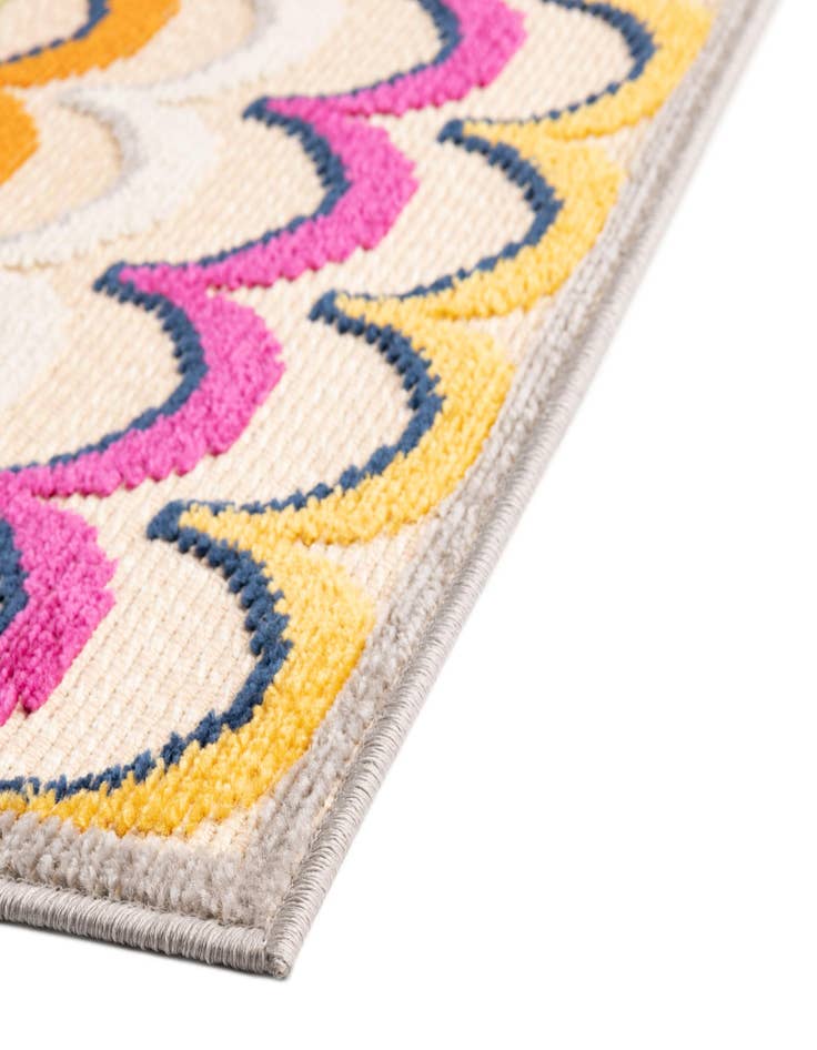 Detail image of  5' 3 x 7' 7  Washable  Indoor / Outdoor Rug