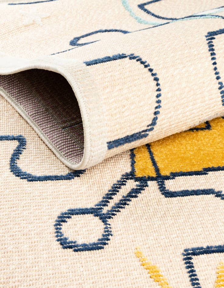 Detail image of  5' 3 x 7' 7  Washable  Indoor / Outdoor Rug