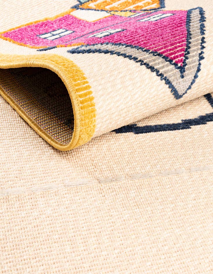 Detail image of  5' 3 x 7' 7  Washable  Indoor / Outdoor Rug