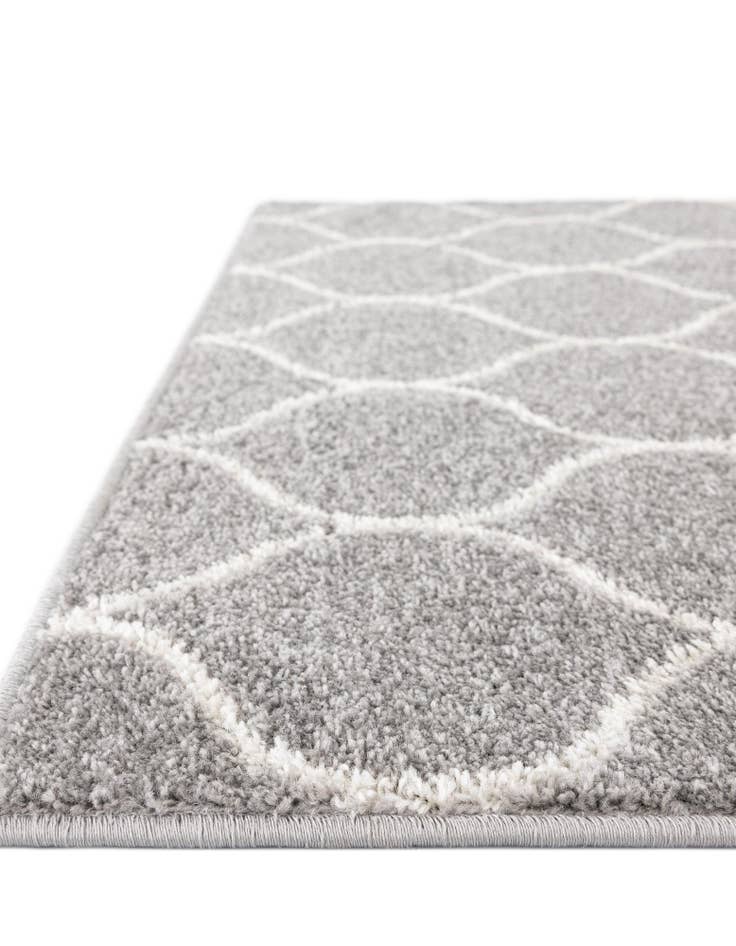 Detail image of  5' 3 x 5' 3 Lattice Frieze Octagon Rug