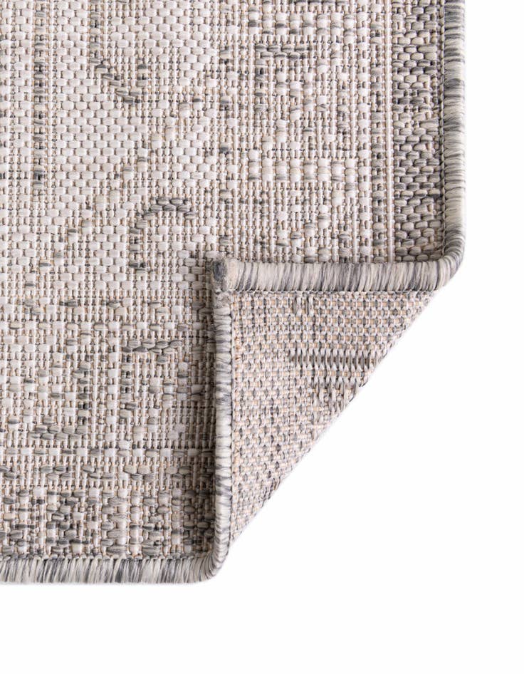 Detail image of  7' 10 x 7' 10  Washable Aztec Indoor / Outdoor Octagon Rug