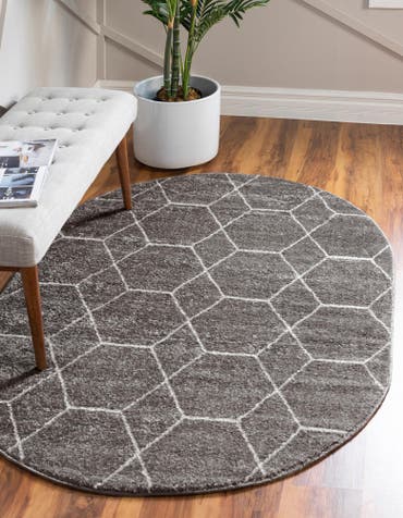  7' 10 x 10' Lattice Frieze Oval Rug