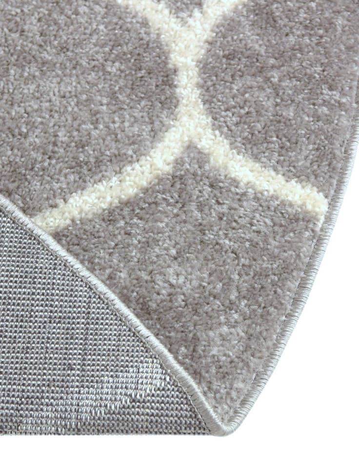 Detail image of  5' 3 x 8' Lattice Frieze Oval Rug