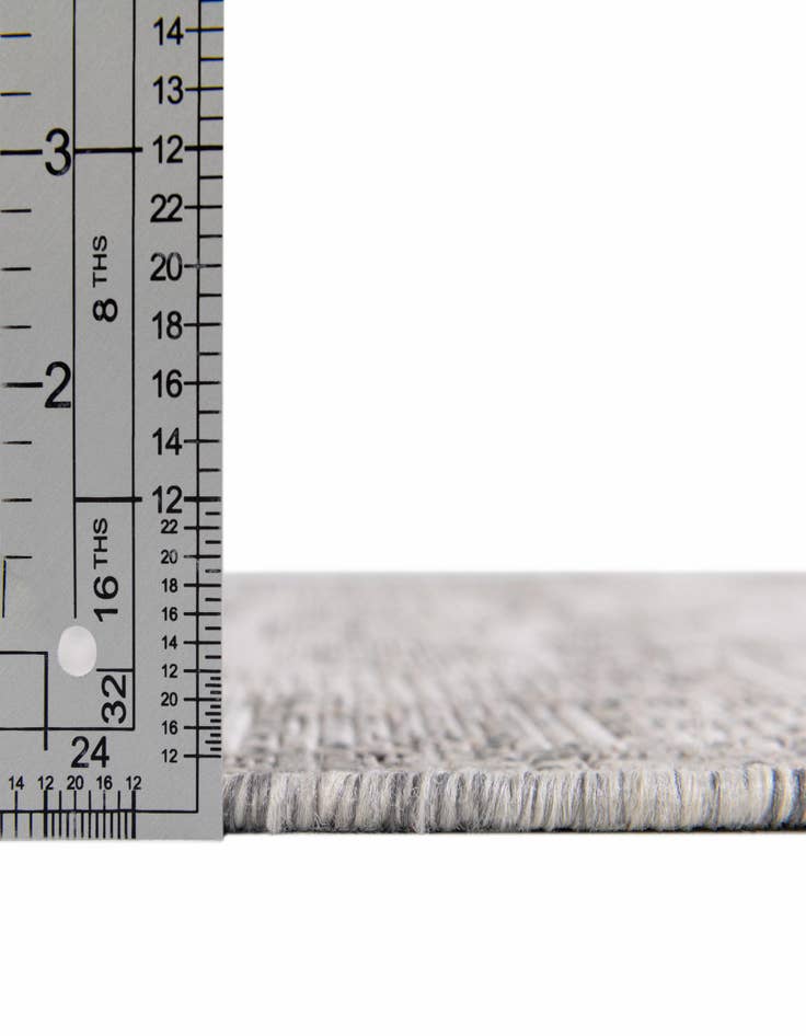 Detail image of  7' 10 x 10'  Washable Aztec Indoor / Outdoor Oval Rug