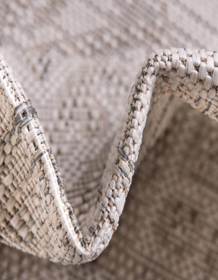 Detail image of  7' 10 x 10'  Washable Aztec Indoor / Outdoor Oval Rug