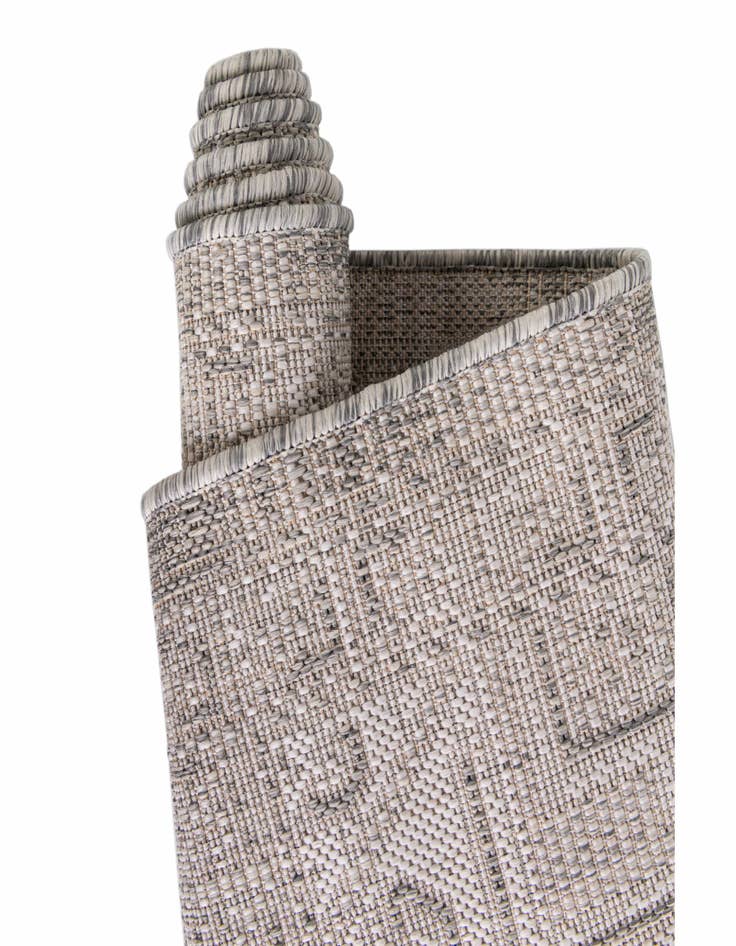 Detail image of  7' 10 x 10'  Washable Aztec Indoor / Outdoor Oval Rug