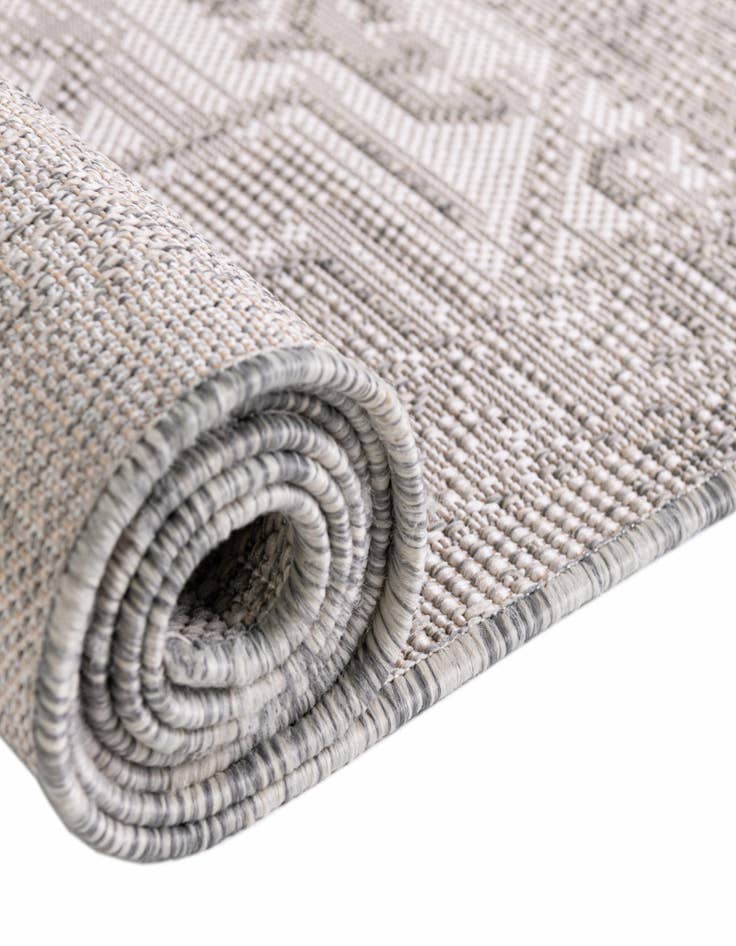 Detail image of  7' 10 x 10'  Washable Aztec Indoor / Outdoor Oval Rug