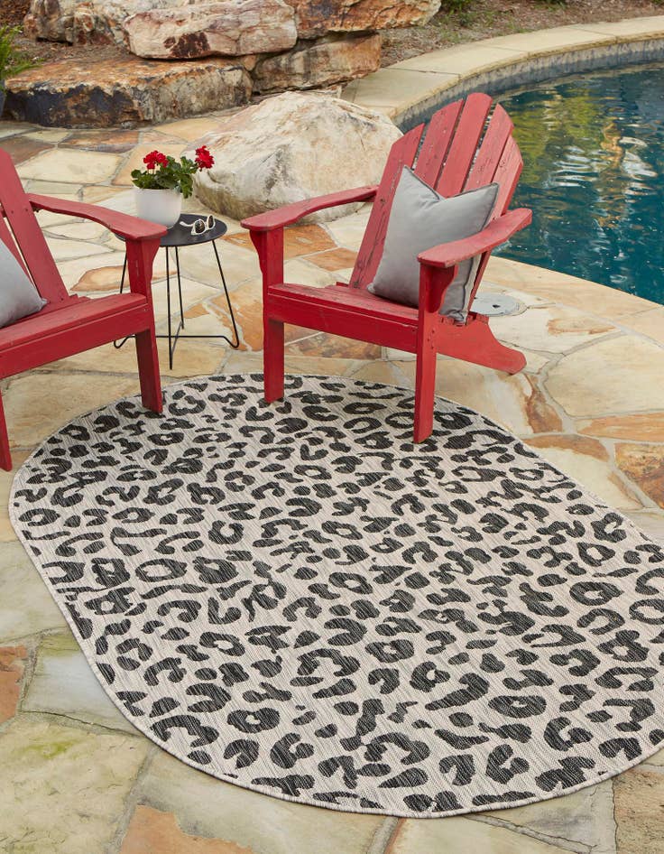 Detail image of  5' 3 x 8'  Washable Safari Indoor / Outdoor Oval Rug