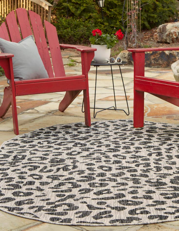 Detail image of  5' 3 x 8'  Washable Safari Indoor / Outdoor Oval Rug