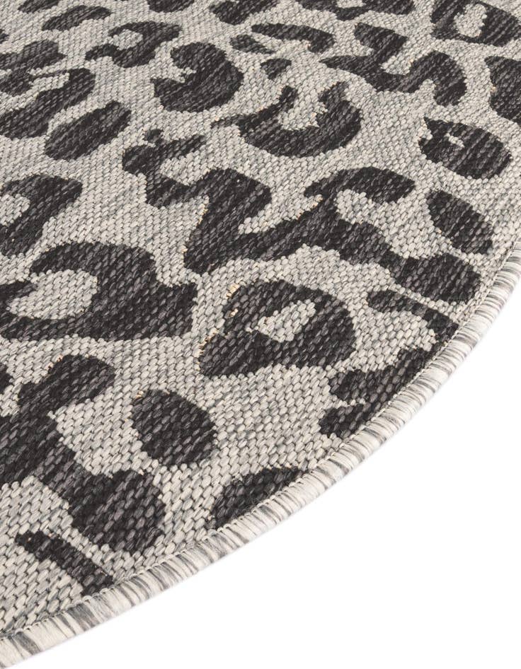 Detail image of  7' 10 x 10'  Washable Safari Indoor / Outdoor Oval Rug