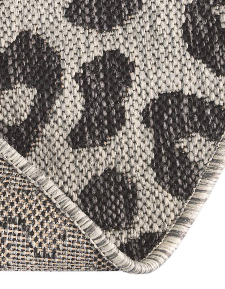 Detail image of  7' 10 x 10'  Washable Safari Indoor / Outdoor Oval Rug