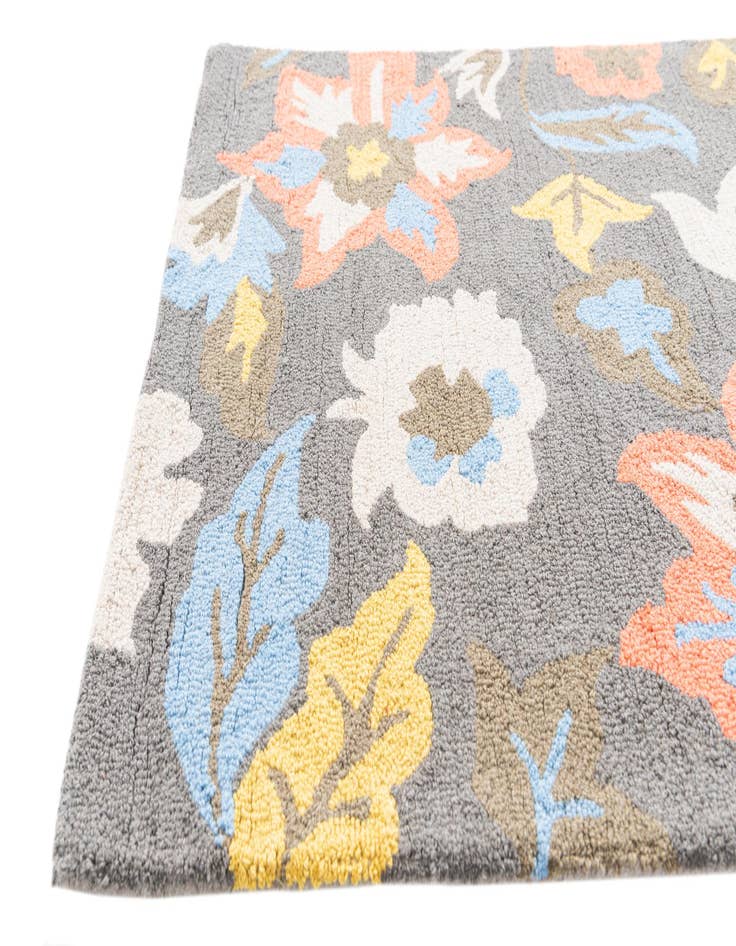 Detail image of  3' 1 x 5' Agra Rug