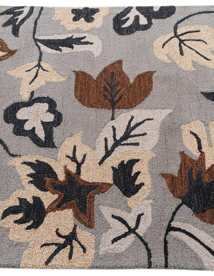 Detail image of  4' x 6' Agra Rug
