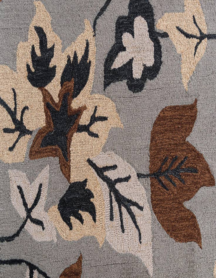 Detail image of  4' x 6' Agra Rug