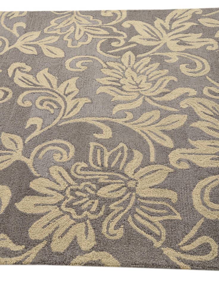 Detail image of  5' 1 x 8' Agra Rug