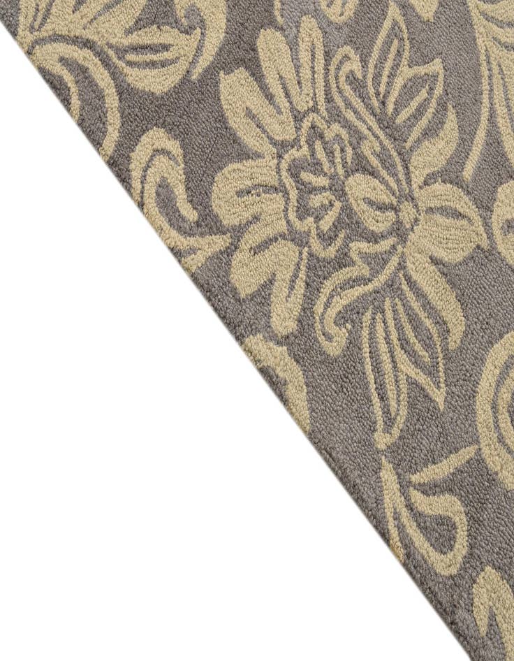 Detail image of  5' 1 x 8' Agra Rug