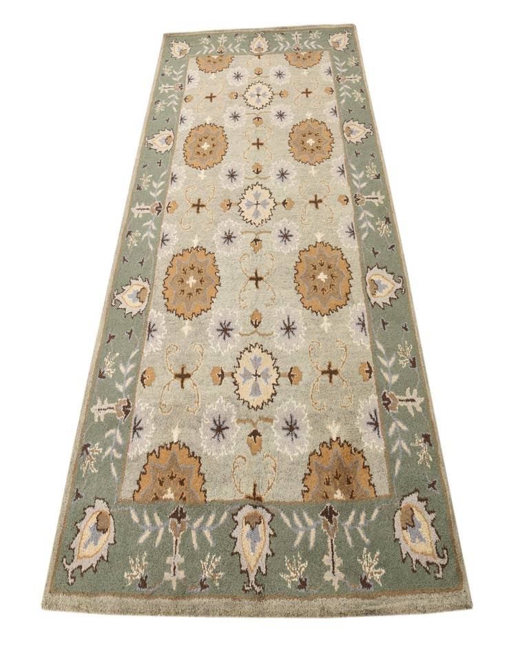 Detail image of  5' x 7' 11 Agra Rug