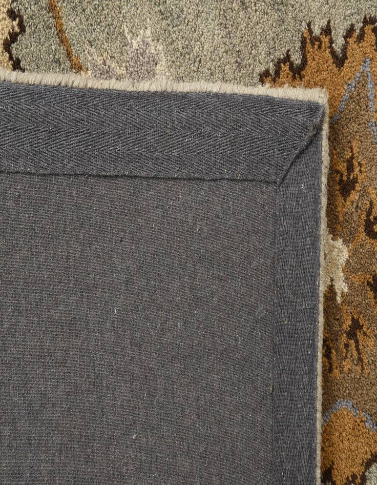 Detail image of  5' x 7' 11 Agra Rug