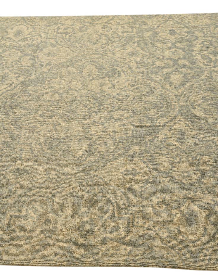 Detail image of  4' 10 x 7' 9 Agra Rug