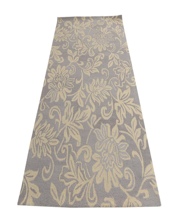 Detail image of  5' 1 x 8' Agra Rug