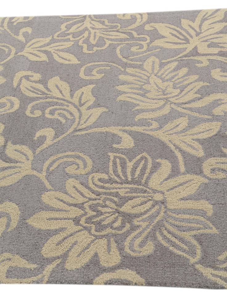 Detail image of  5' 1 x 8' Agra Rug