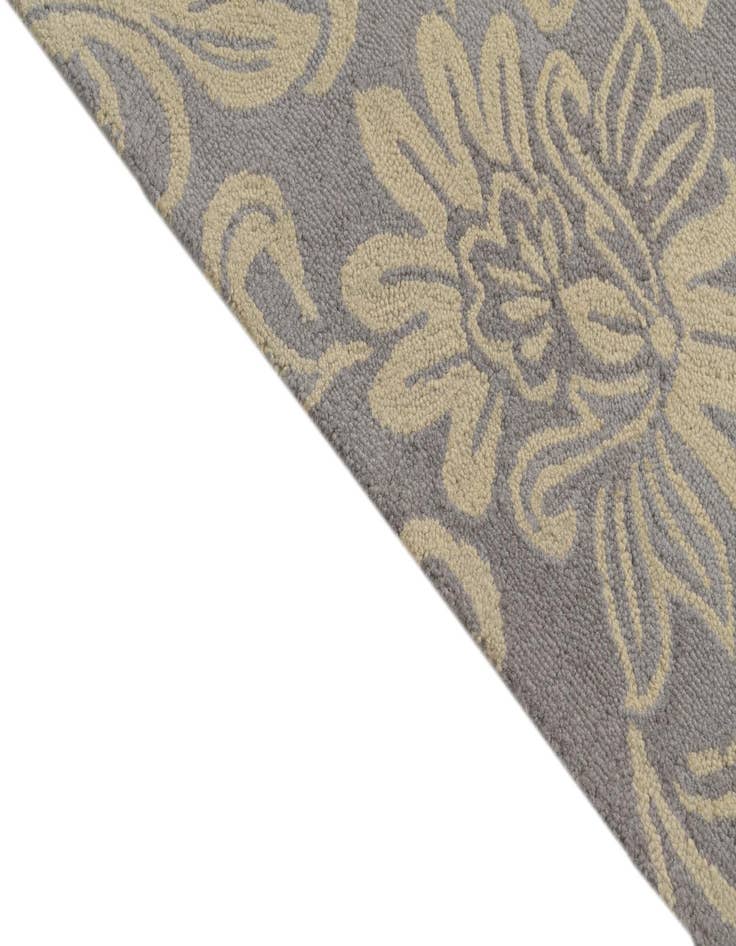 Detail image of  5' 1 x 8' Agra Rug