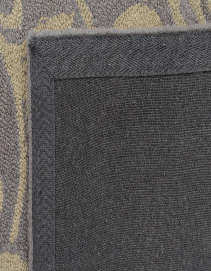 Detail image of  5' 1 x 8' Agra Rug