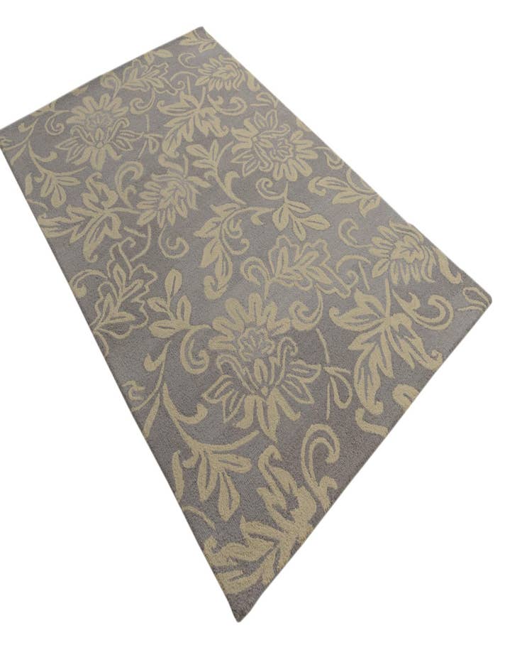 Detail image of  5' x 8' Agra Rug