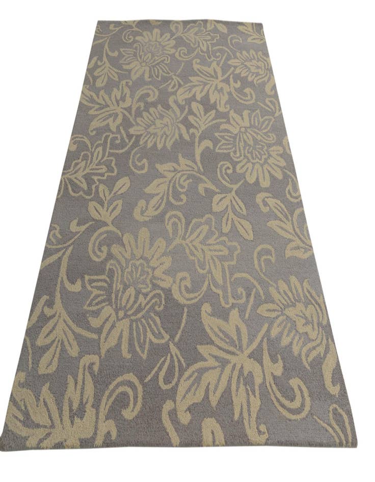 Detail image of  5' x 8' Agra Rug