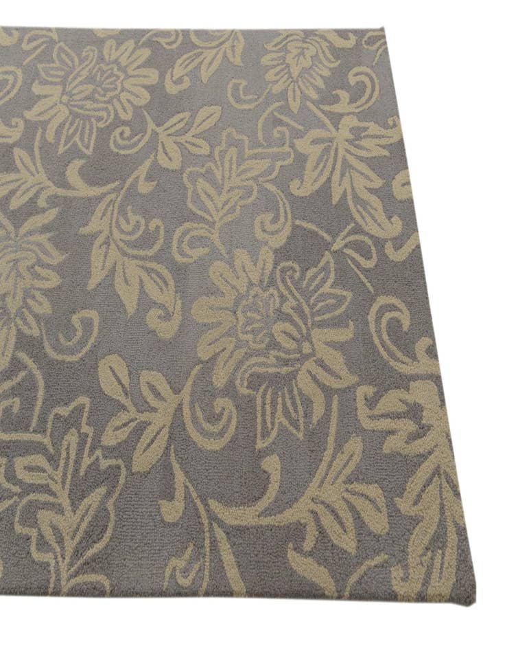 Detail image of  5' x 8' Agra Rug