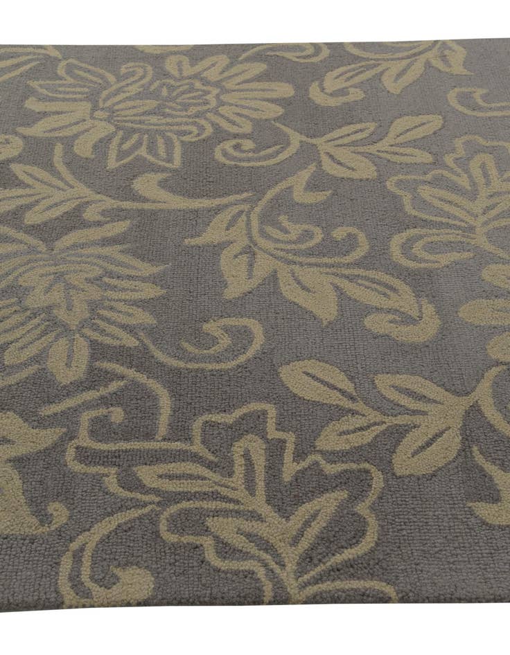 Detail image of  5' x 8' Agra Rug