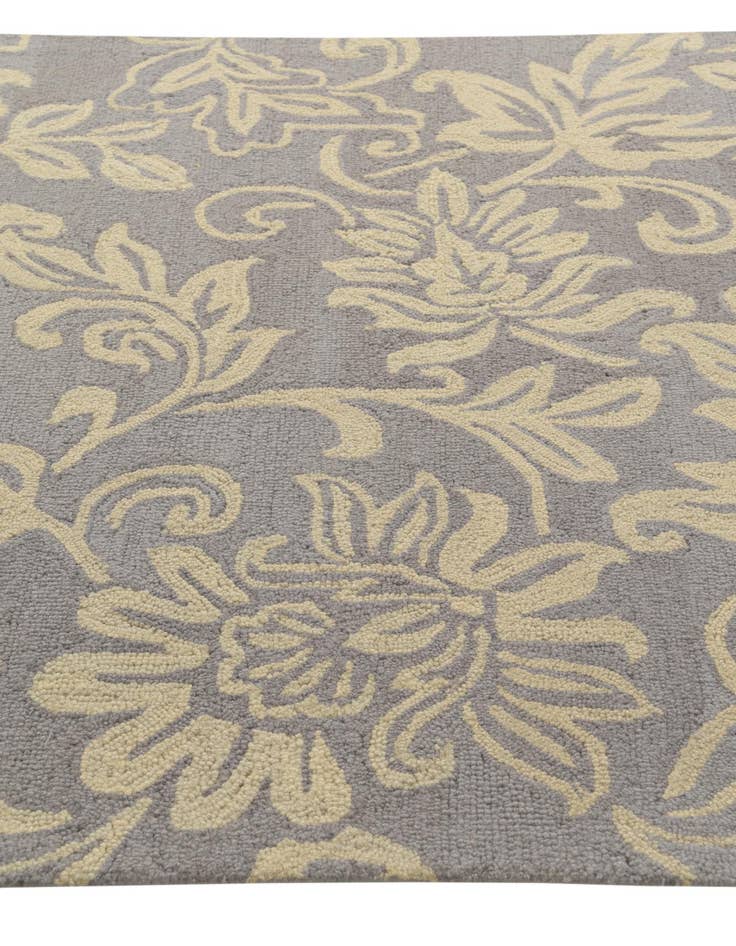 Detail image of  5' 1 x 8' 1 Agra Rug