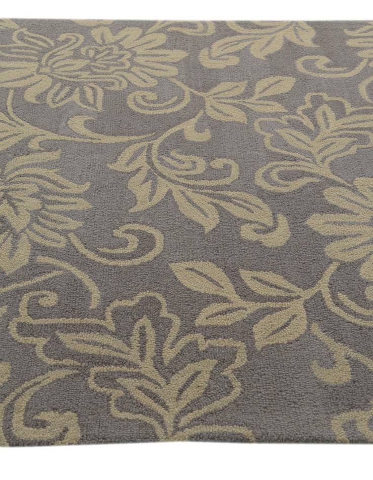 Detail image of  5' x 8' Agra Wool Rug