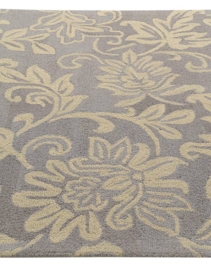 Detail image of  5' x 8' Agra Wool Rug