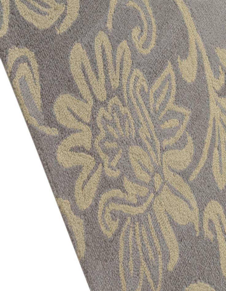 Detail image of  5' x 8' Agra Wool Rug