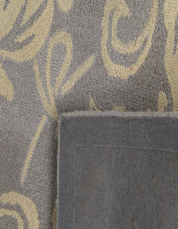 Detail image of  5' x 8' Agra Wool Rug