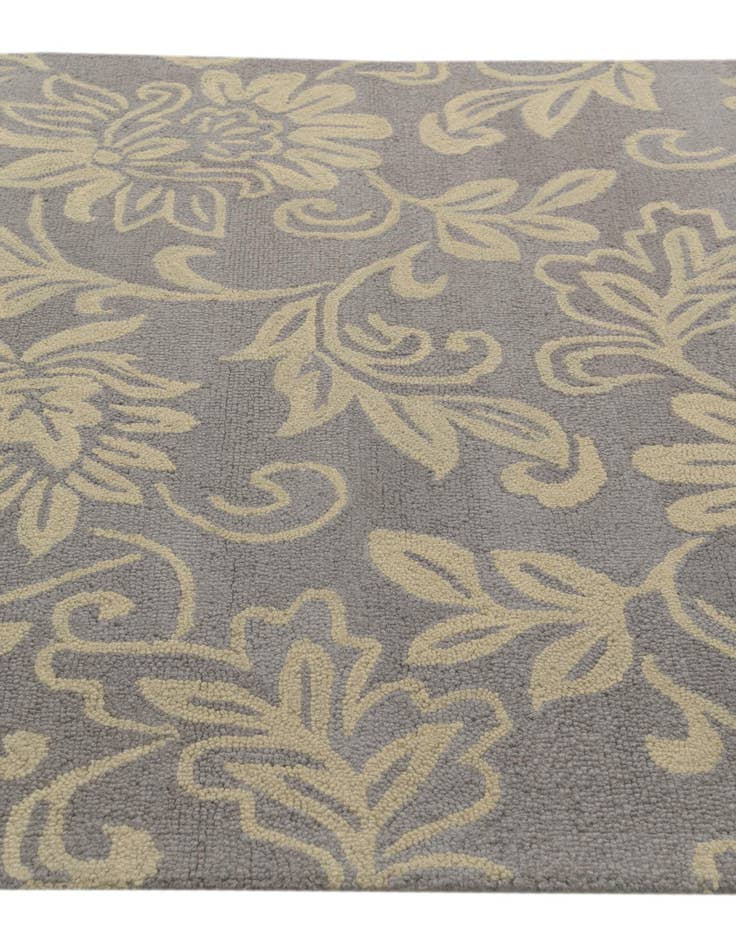 Detail image of  5' x 8' Agra Wool Rug