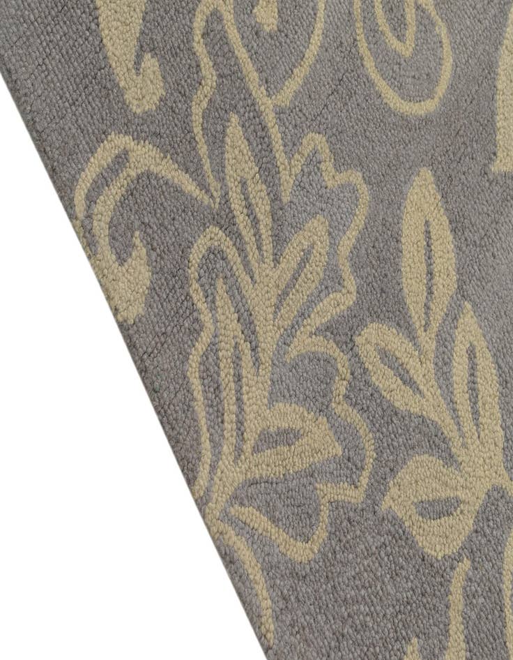 Detail image of  5' x 8' Agra Wool Rug