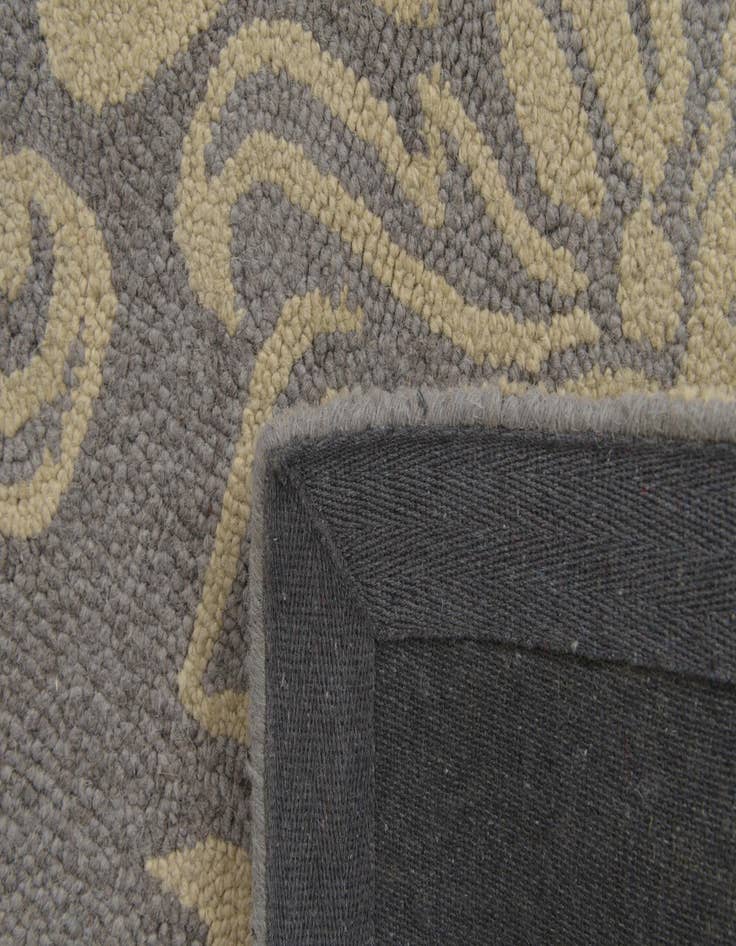Detail image of  5' x 8' Agra Wool Rug