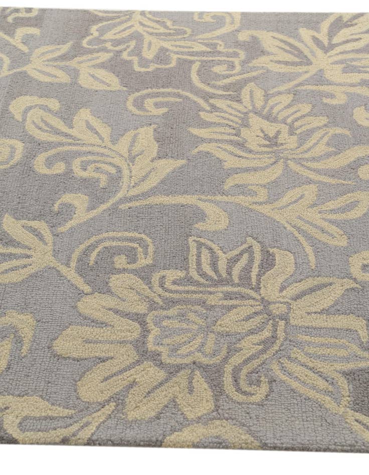 Detail image of  5' x 8' Agra Wool Rug