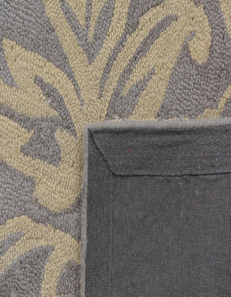 Detail image of  5' x 8' Agra Wool Rug