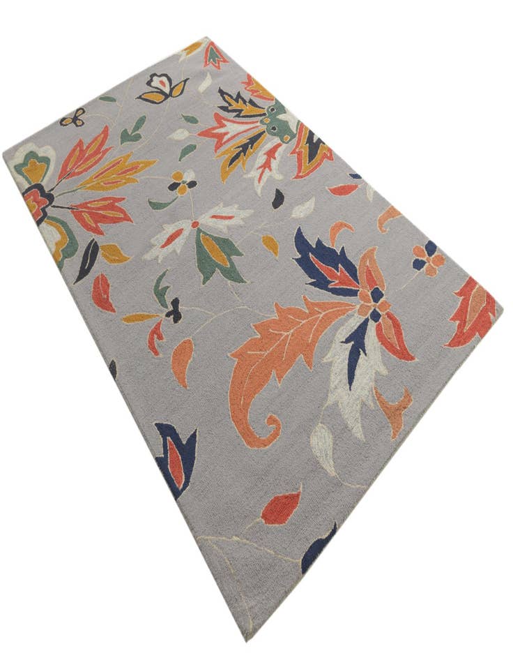 Detail image of  5' x 8' Agra Wool Rug