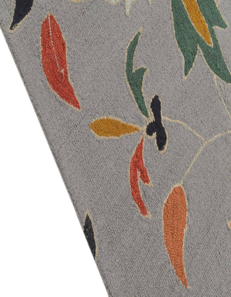 Detail image of  5' x 8' Agra Wool Rug